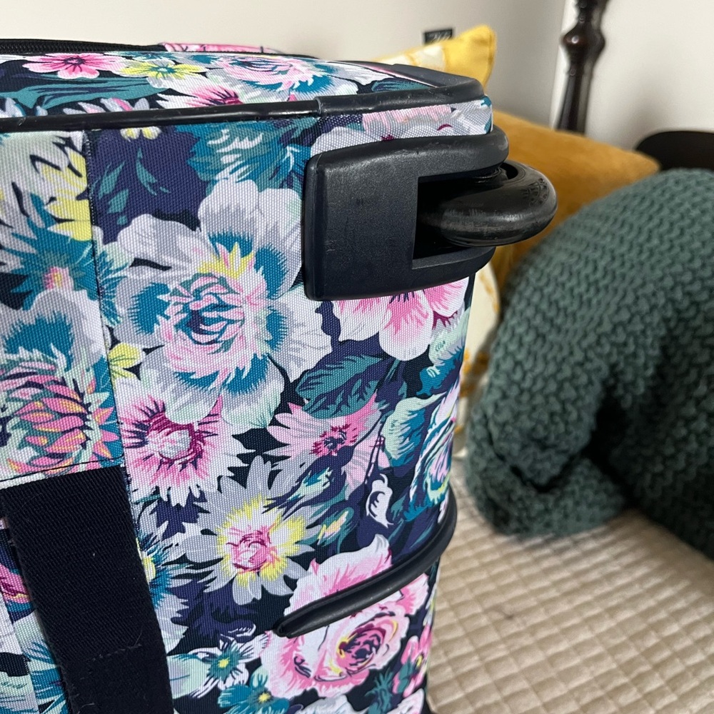 Vera Bradley Rolling Work Bag
Garden Grove Design - Picture 16 of 16